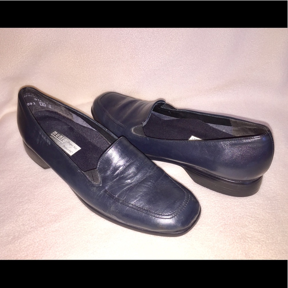 Munro American Dark Blue Leather Loafer - Picture 3 of 6
